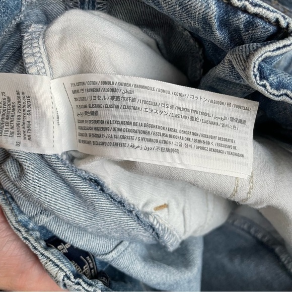 Abercrombie & Fitch A&F Ultra High Rise Paperbag Raw Hem Mom Jeans - Picture 9 of 13